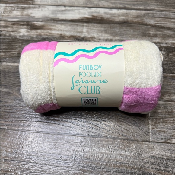Funboy Poolside Leisure Club Pink and Cream Towel - Picture 1 of 6